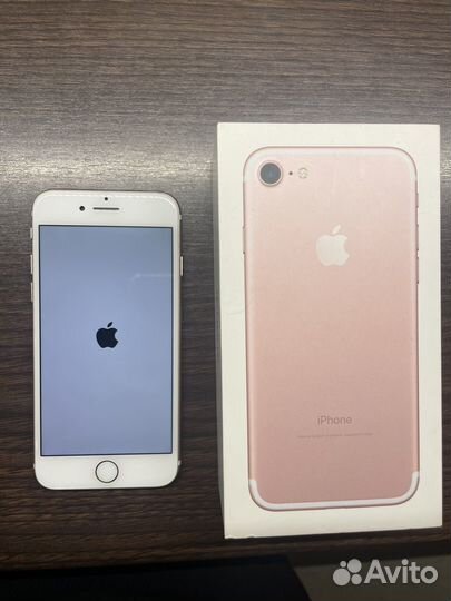 Телефон iPhone 7