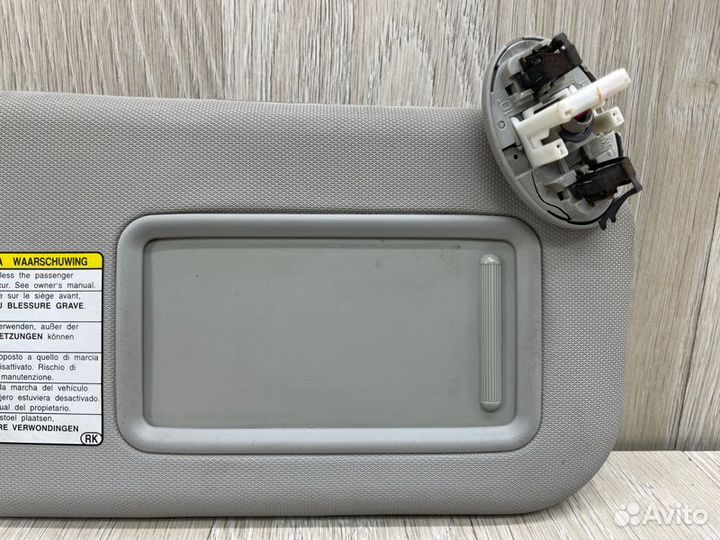 Козырек солнцезащитный правый Toyota Corolla E150