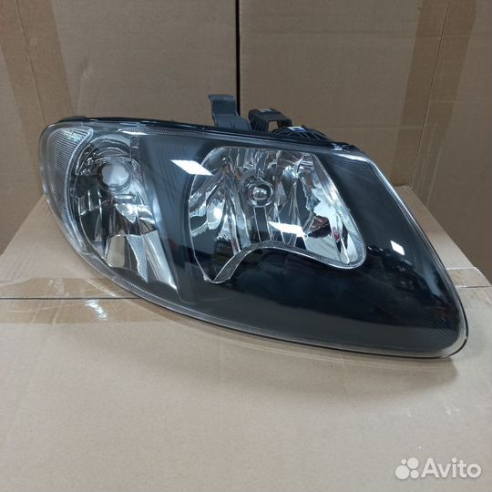 Фары на Chrysler Voyager 4 01-07г