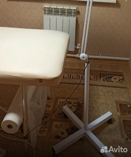 Напольная лампа лупа косметологическая на штативе
