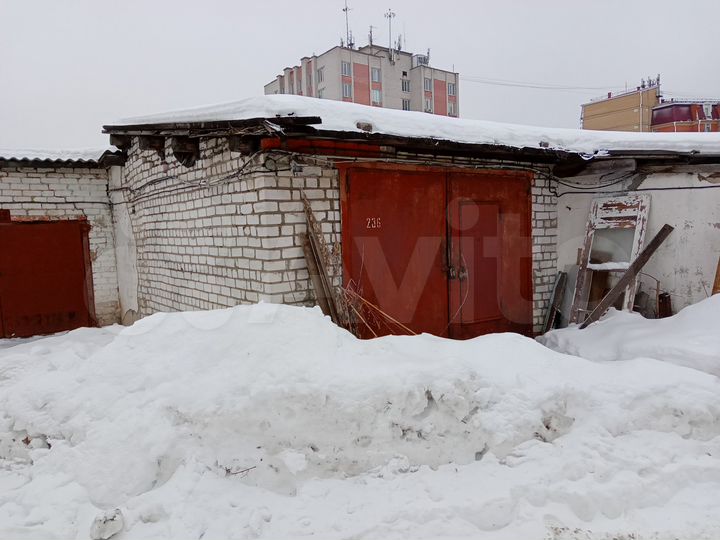 Гараж, > 30 м²