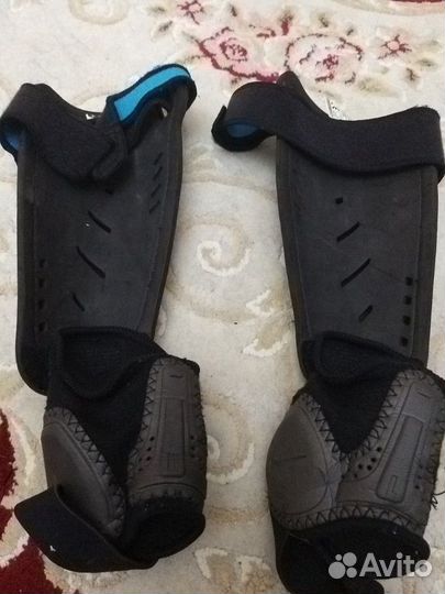 Щитки футбольные