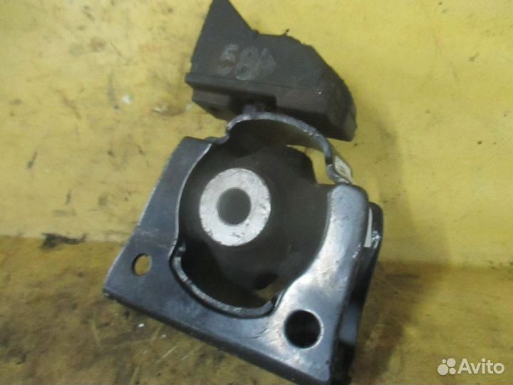 Подушка двс Toyota Prius ZVW30 (Переднее)