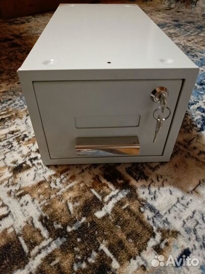 Сейф металлический