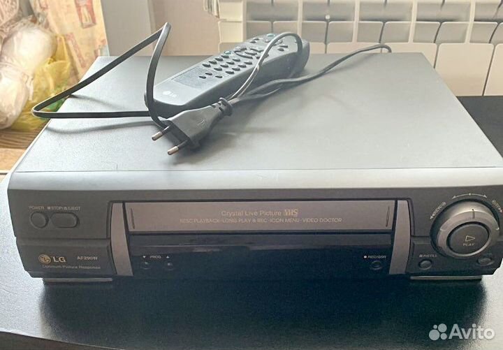 Видеомагнитофон LG