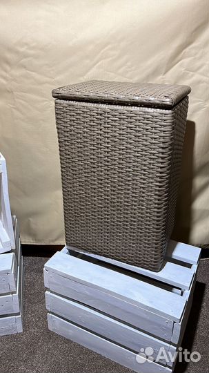 Плетеная корзина для белья с крышкой