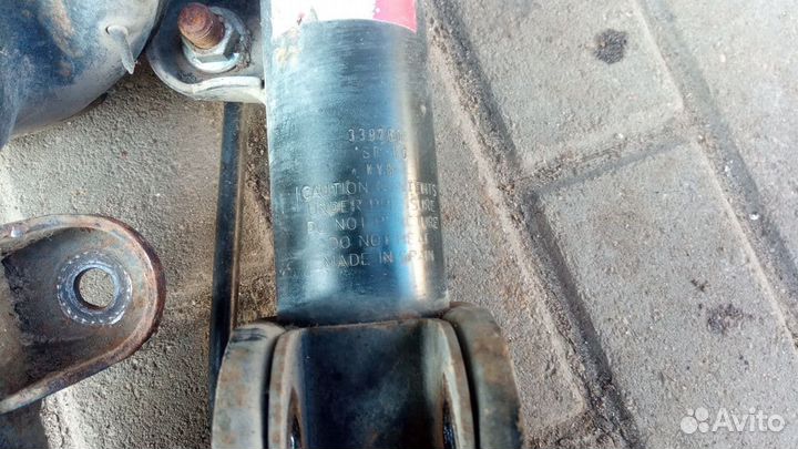 Стойка передняя левая hyundai santa fe 2 cm