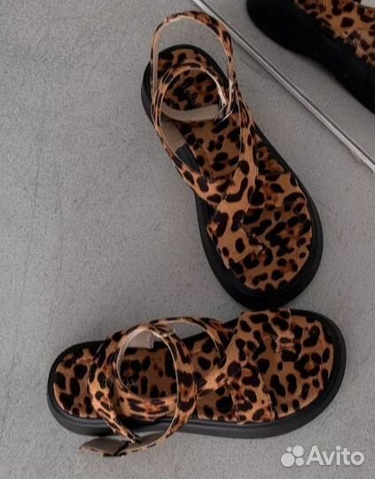 Сандалии на платформе 40