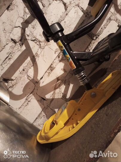 Детский снегокат с ручкой