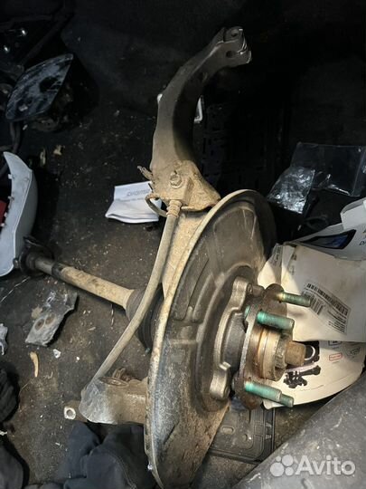 Кулак поворотный со ступицей Infiniti M37 Y51