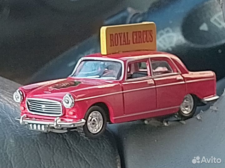 Peugeot 404 circus для ж.д. piko roco масштаб 1:87