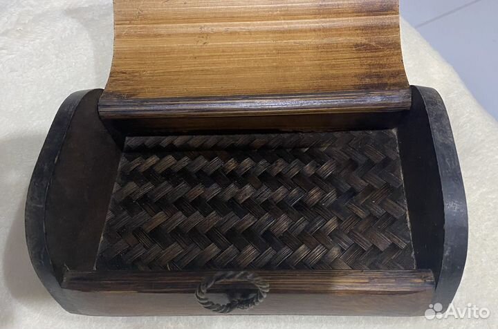 Деревянная шкатулка