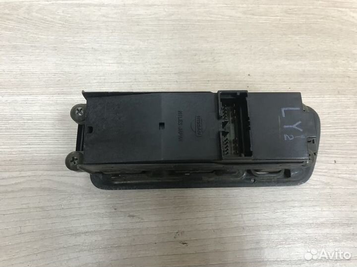 Блок управления стеклоподъемниками Nissan Maxima A