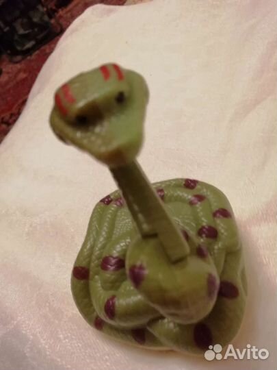 Игрушки. Насекомые и змея