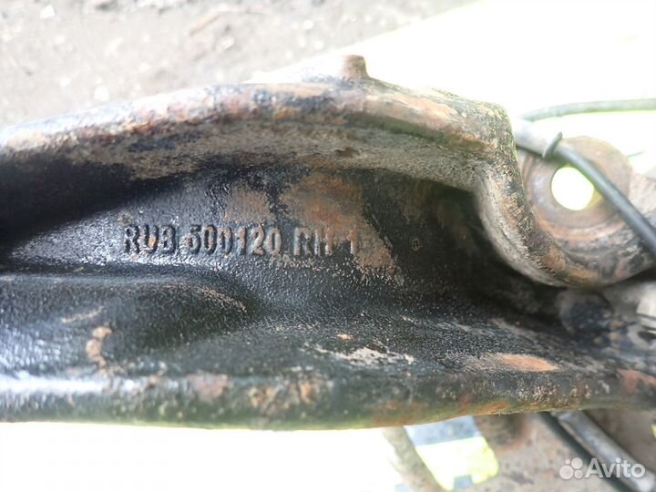 Кулак передний правый Range Rover Sport 2005-2012