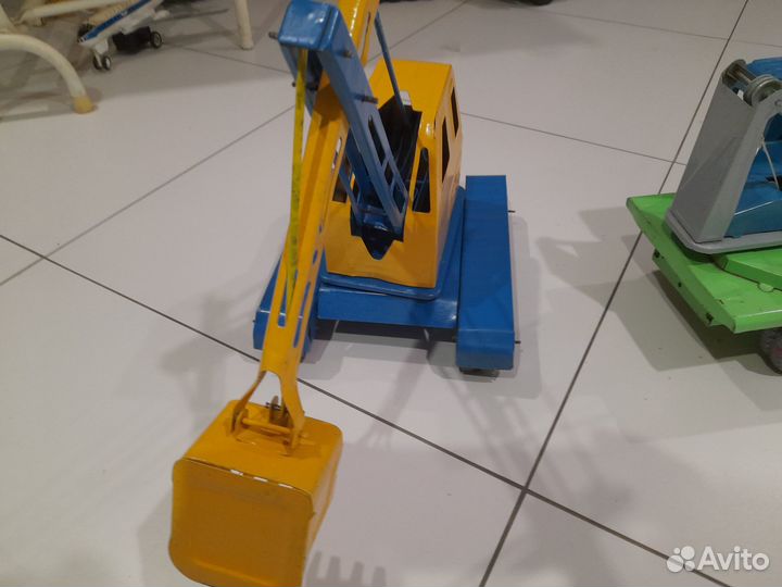 Машины и экскаватор игрушки СССР