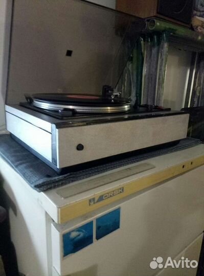 Виниловый проигрыватель
