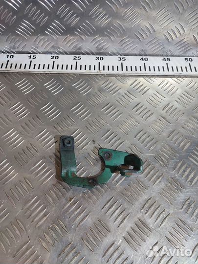 Кронштейн трубки компрессора Volvo 22161232