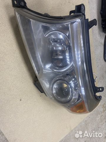 Передняя левая фара на toyota Land Cruiser 200