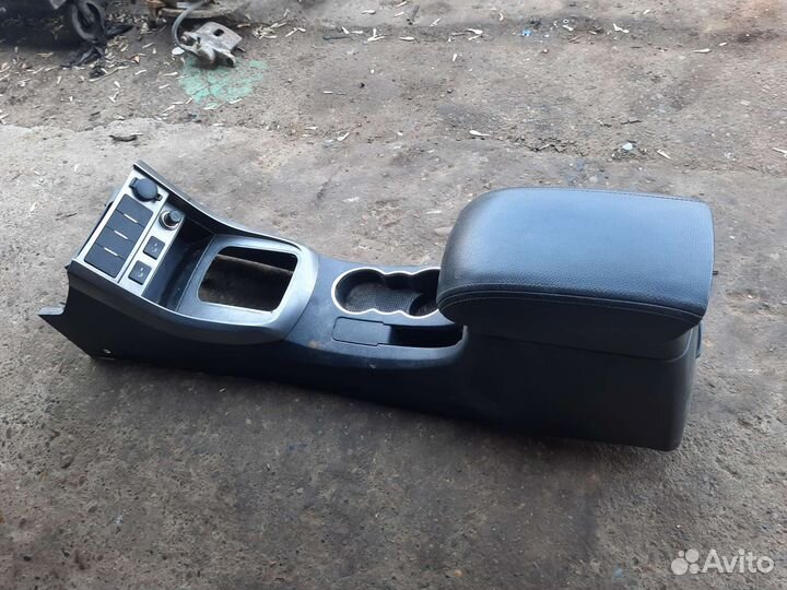 Подлокотник geely emgrand ec7