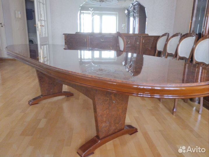 Продам итальянскую мебель(стол, стенка)