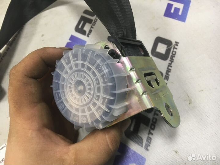 Ремень безопасности задний Фольксваген Гольф 5