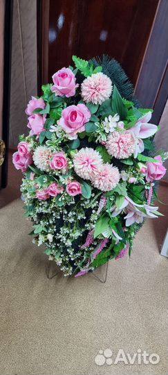 Ритуальные венки и корзины