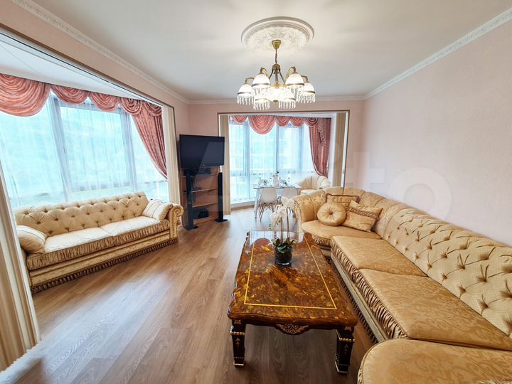 2-к. квартира, 75 м², 8/18 эт.