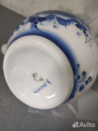 Кувшин в росписи с крышкой головы кота Гжель