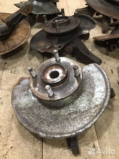 Кулак поворотный Mitsubishi Lancer 9