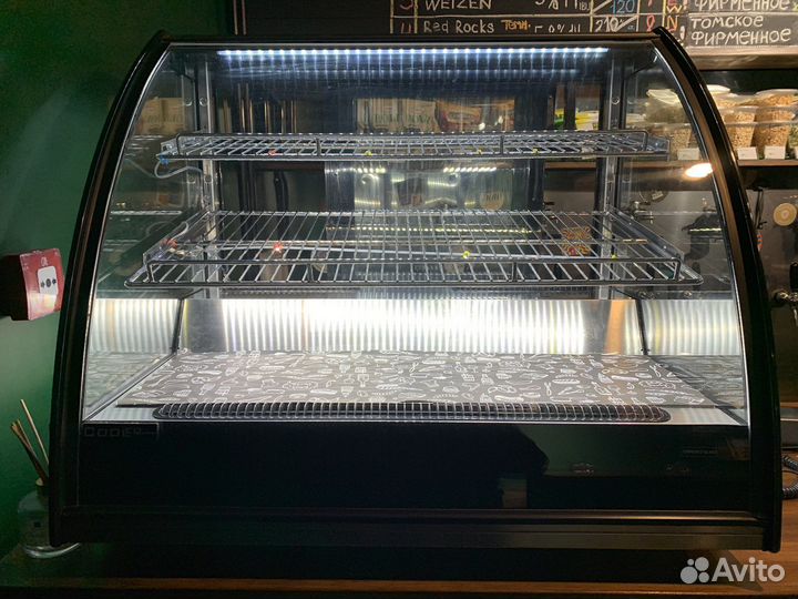 Кондитерская витрина