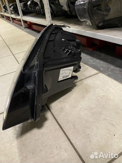 Фара Volkswagen Touareg NF правая