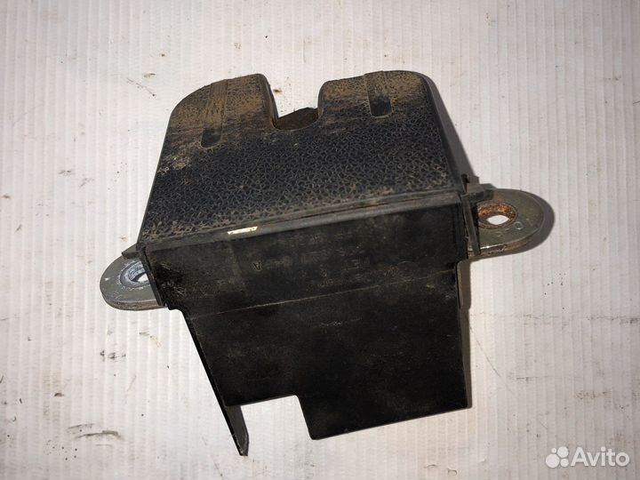 Замок крышки багажника VAG 1K6 827 505