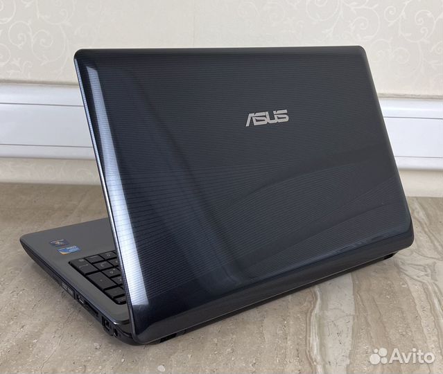 Asus A52J (Core i5/ Radeon HD 6300M)