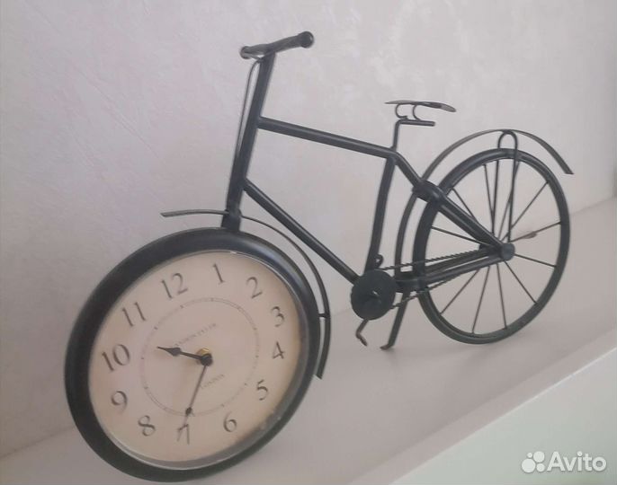 Статуэтки и часы