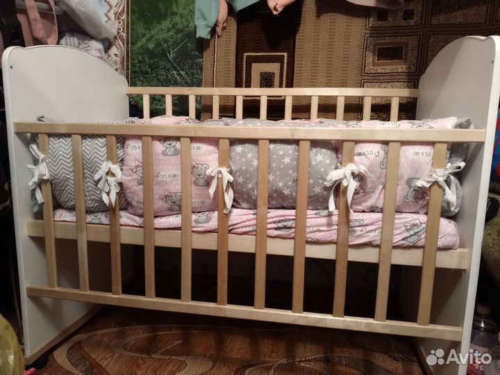 Детская кроватка с бортиками и матрасом