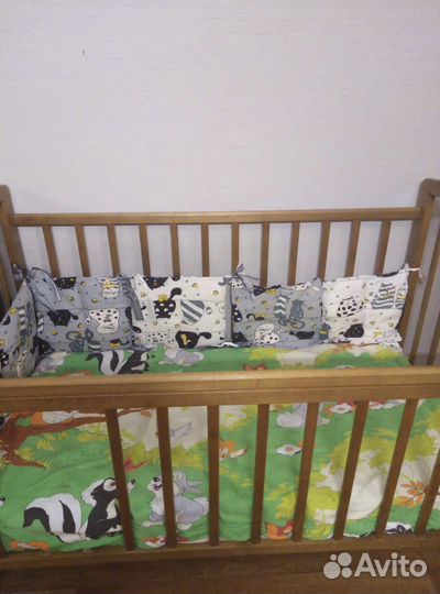 Детская кроватка с поперечным маятником