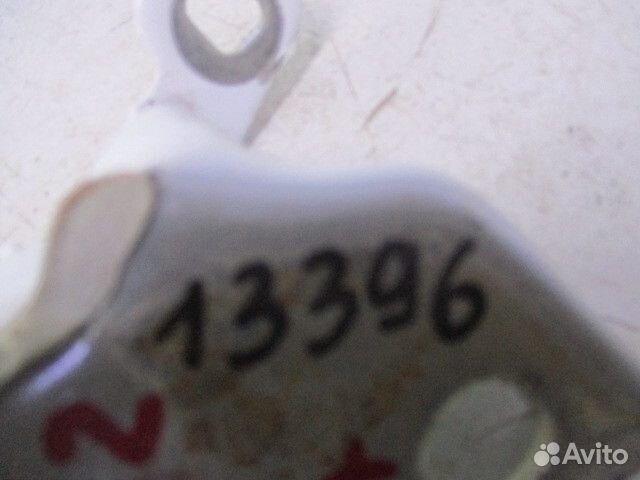 Петля двери задней правой верхняя Renault Sandero