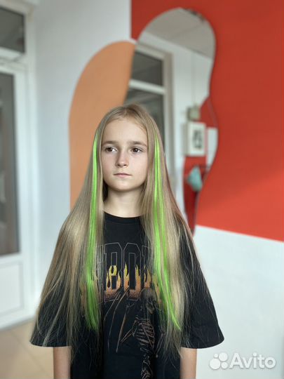 Наращивание цветных прядей и пирсинг волос
