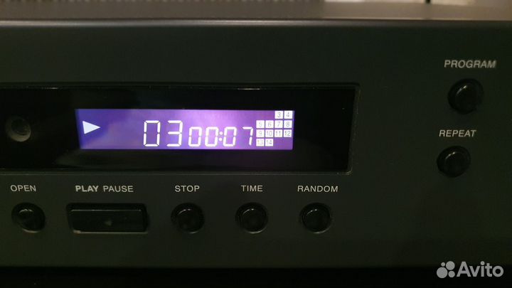 CD проигрыватель NAD 512