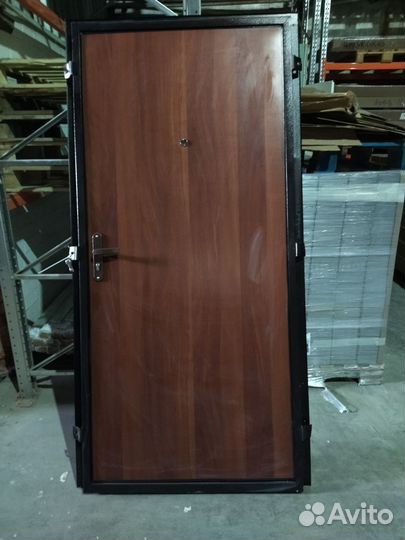 Дверь входная металлическая мало б/у