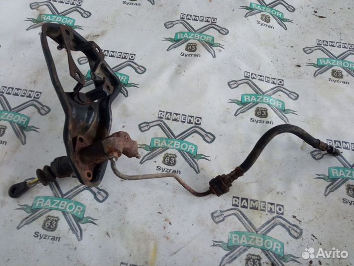 Главный цилиндр сцепления Volkswagen Passat B3