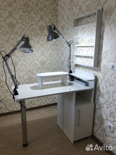 Маникюрный стол