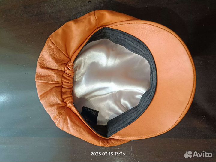 Кепка женская из натуральной кожи