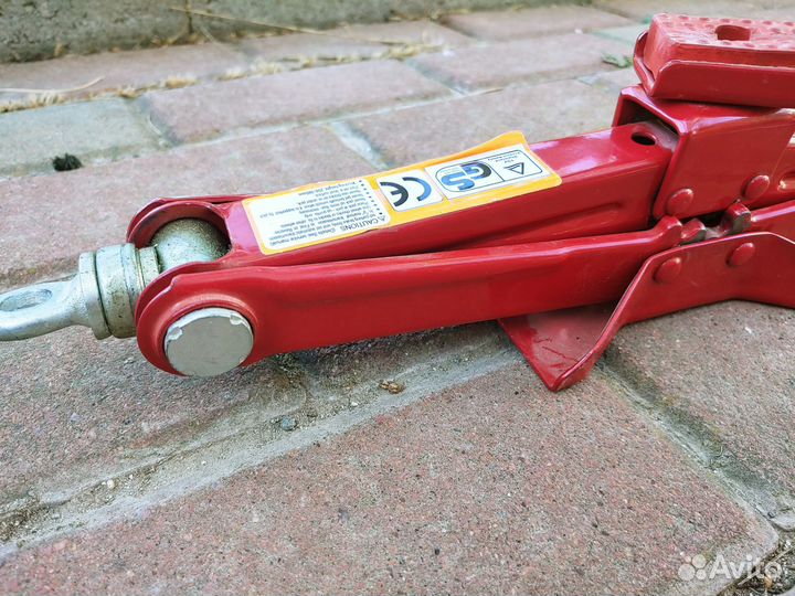 Домкрат механический на 1,5 т