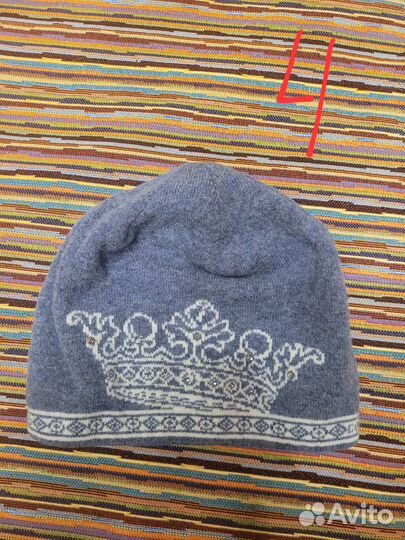 11 шапок (54-55-56 разм), 4 шарфа для девочки