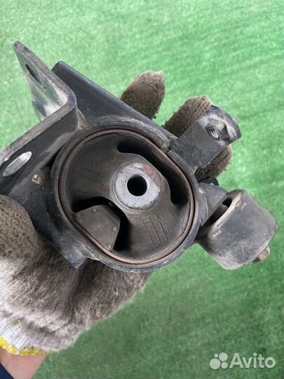 Подушка двигателя левая Toyota Corolla NZE124