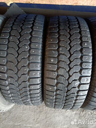 Yokohama Ice Guard F700S 215/60 R16