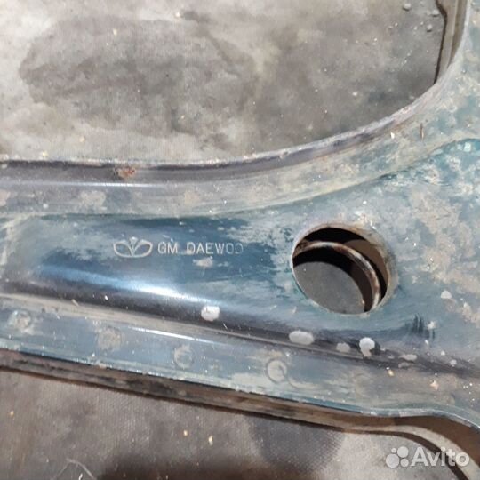 Рычаг подвески передний левый Шевроле Лачетти