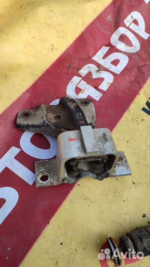 Подушка двигателя Рено Логан